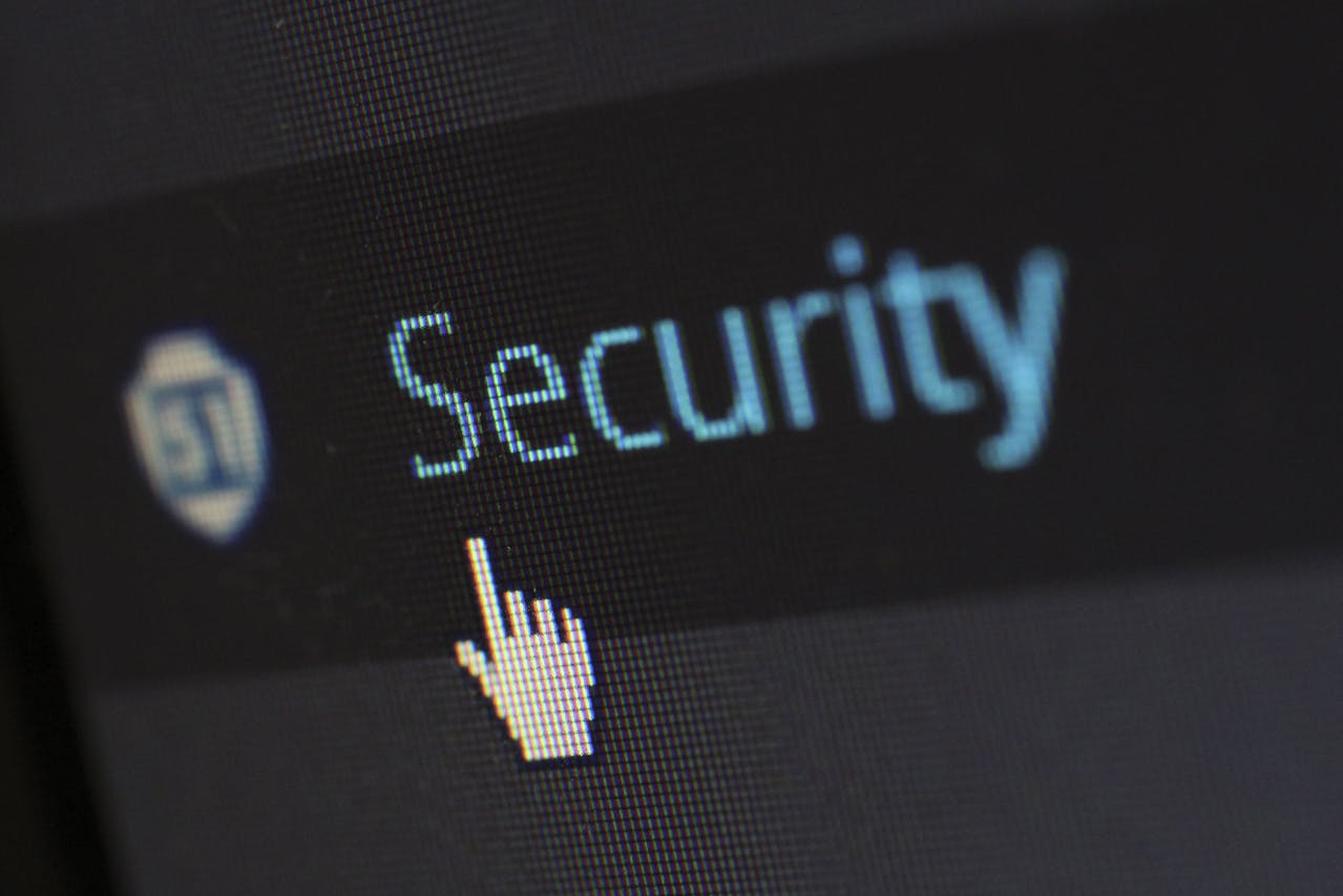 Wie Du auf Facebook, Linkedin und Instagram die Datenschutzerklärung und andere rechtliche Anforderungen stressfrei meisterst